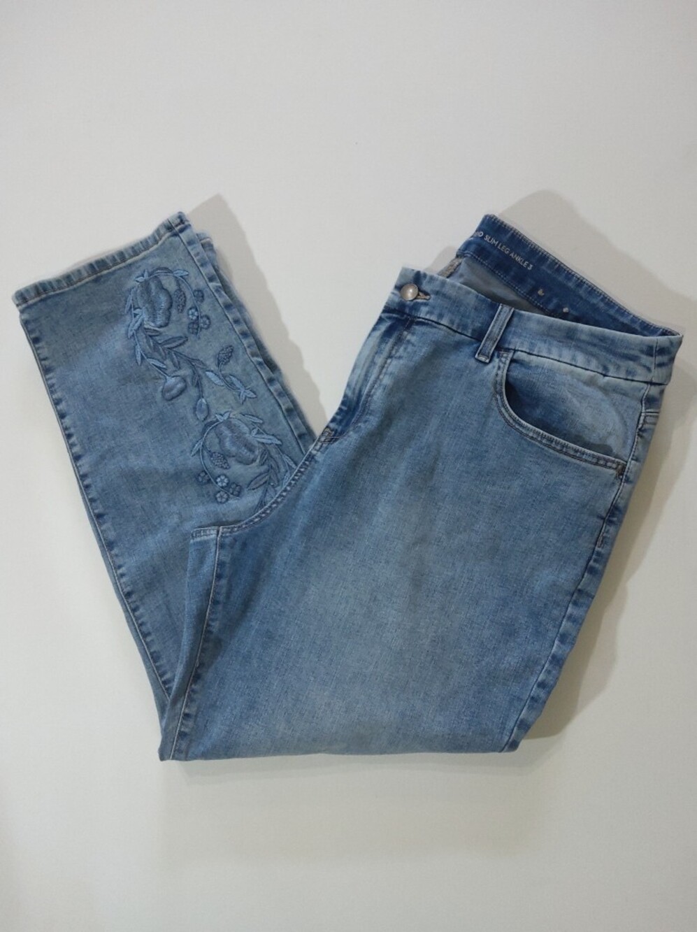 Chicos Perfect Stretch Girlfriend Slim Leg Ankle Jeans Sz XL Floral Embroidered